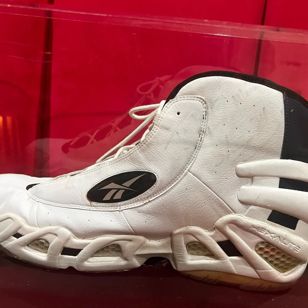 Reebok | Shoes | Shaquille Oneal Signed Shoe | Poshmark display picture 2